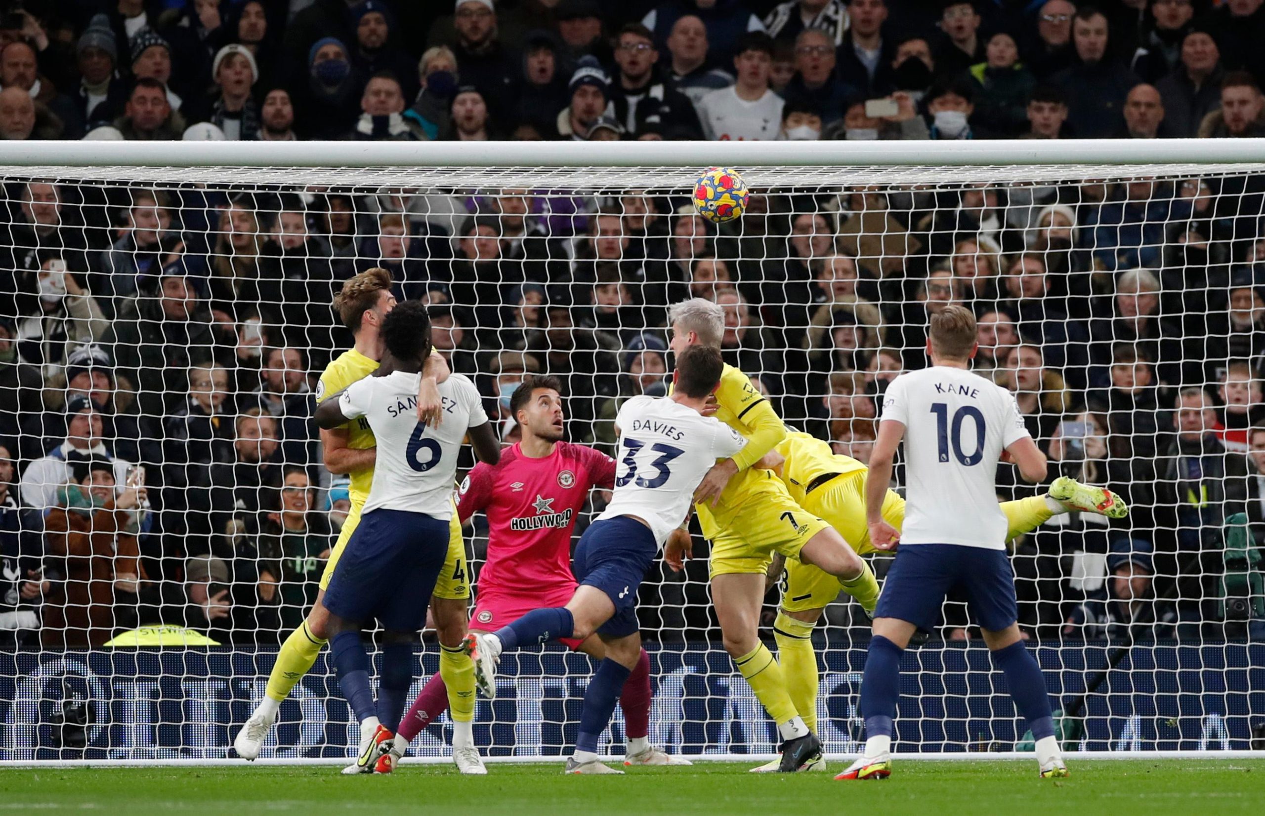 Đội tuyển Tottenham đánh bại Brentford với tỷ số 2-0 để giữ lại 3 điểm trên sân nhà White Hart Lane